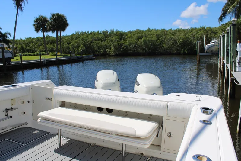  Yacht Photos Pics 2006 Boston Whaler - Aft