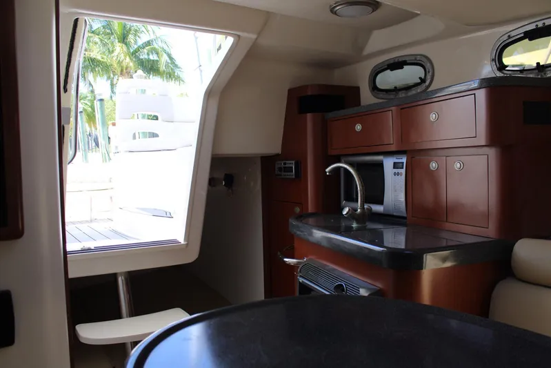  Yacht Photos Pics 2006 Boston Whaler - Cabin