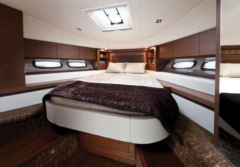 Petrel Yacht Photos Pics Luxurious bedroom interior of 2016 Sea Ray 510 Sundancer yacht with modern design.