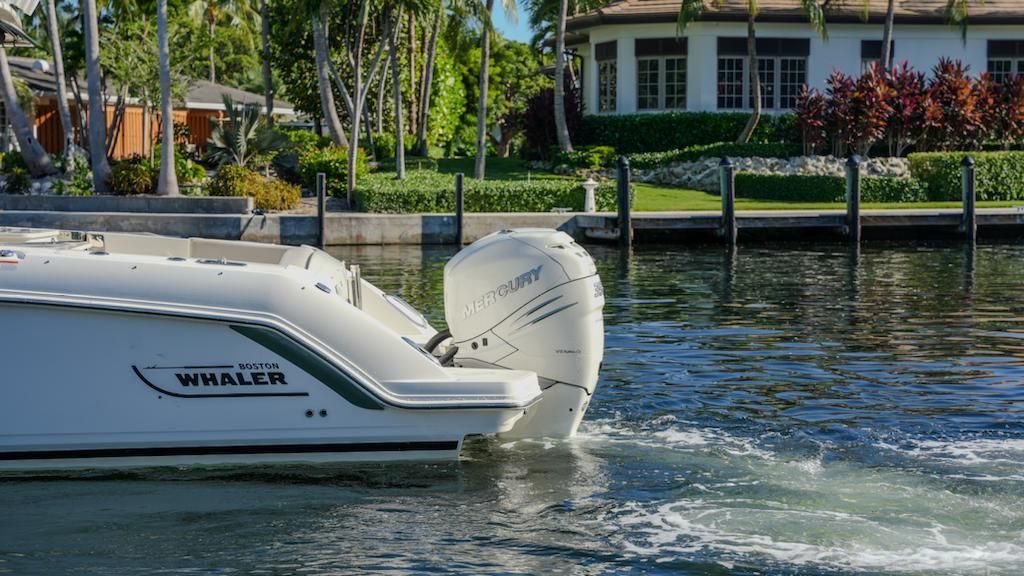 2016 Boston Whaler 320 Vantage