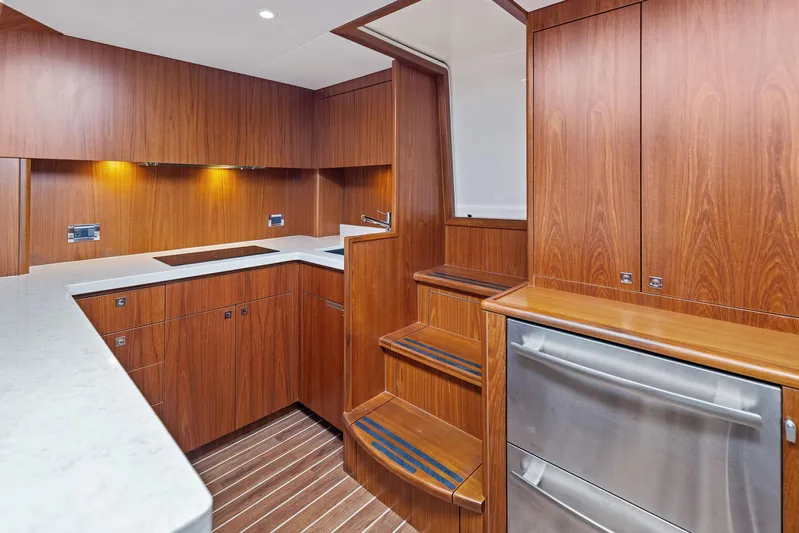 Milling Time Yacht Photos Pics 