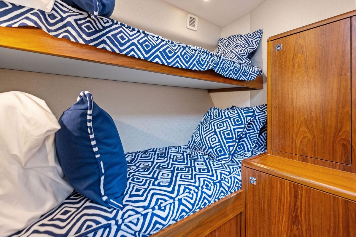 2016 Hatteras 45 