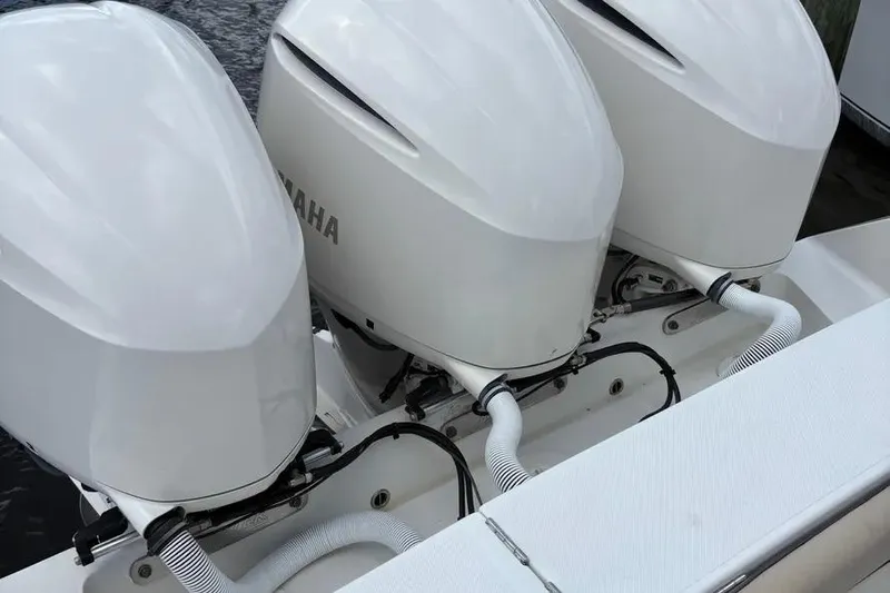  Yacht Photos Pics Triple Yamaha outboard engines on a 2017 Jupiter 38 FS boat.