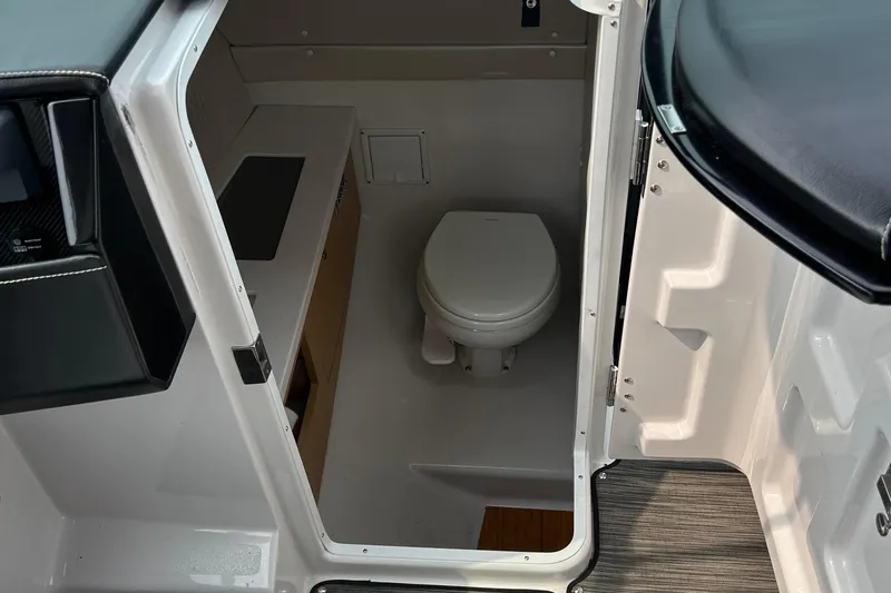 Yacht Photos Pics 2018 Four Winns Horizon H290 boat interior with compact marine toilet.