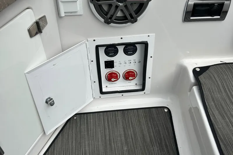  Yacht Photos Pics Control panel on 2018 Four Winns Horizon H290 boat, featuring switches and gauges.
