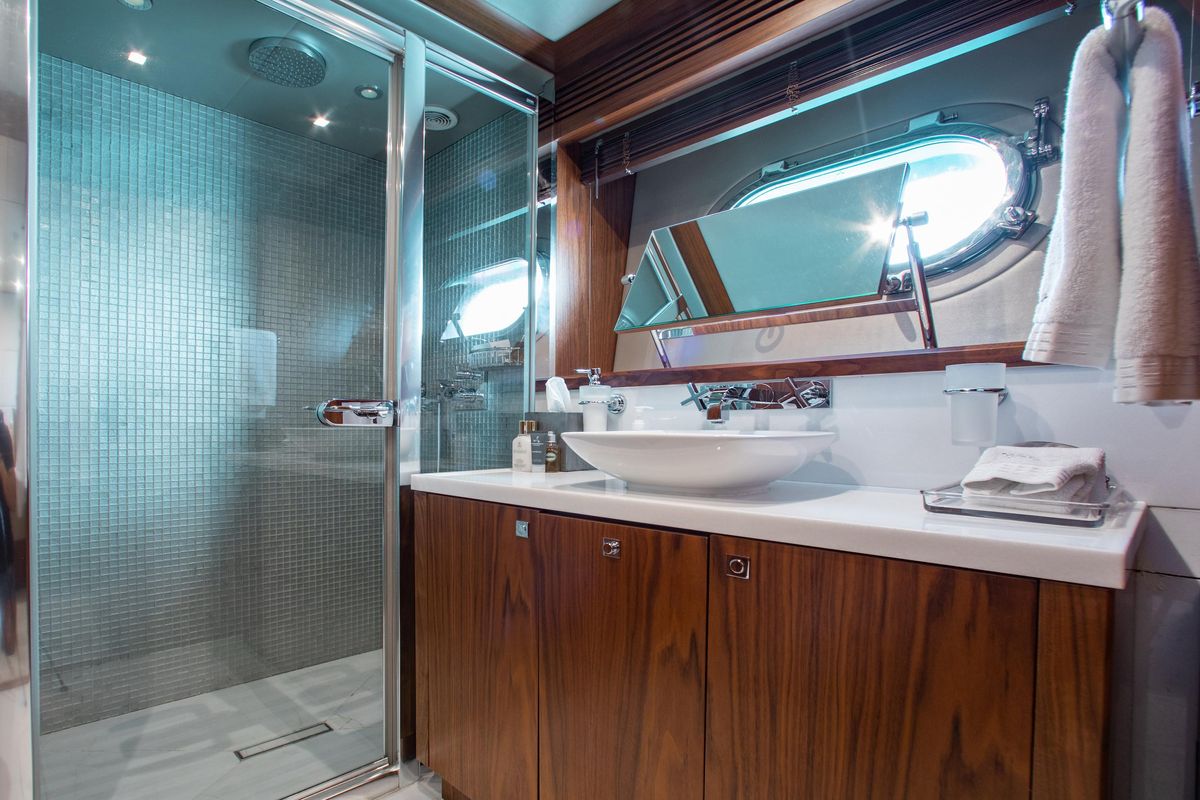 2014 Sunseeker 131 