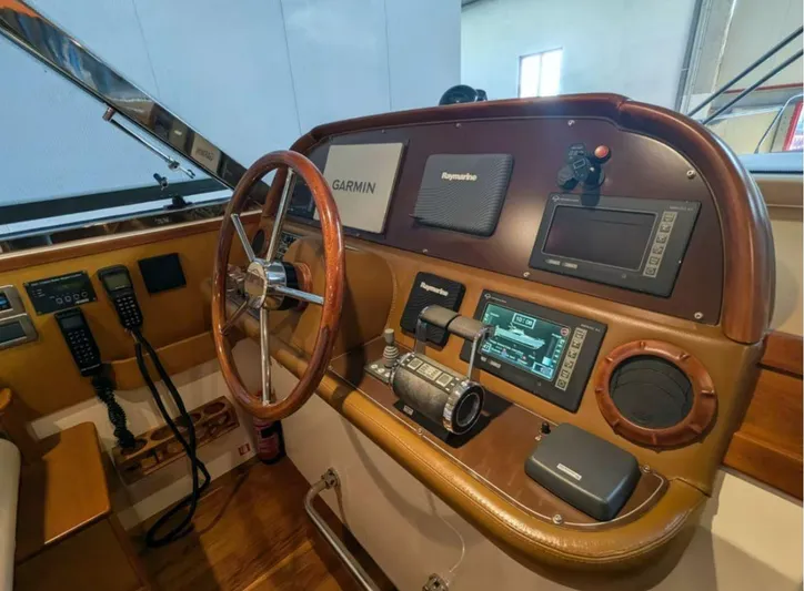  Yacht Photos Pics Cockpit of 2006 Mochi Craft 51 Dolphin with Garmin and Raymarine navigation systems.