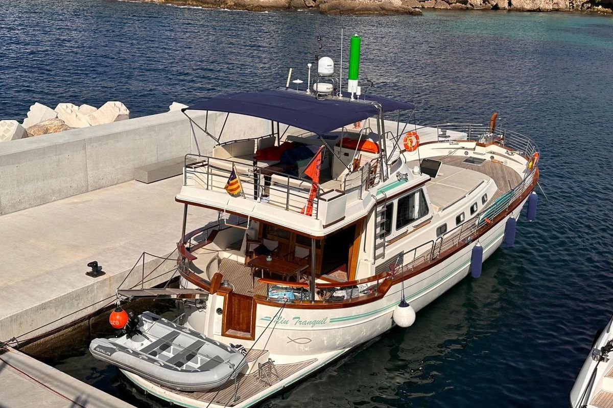 2005 Menorquin 59 