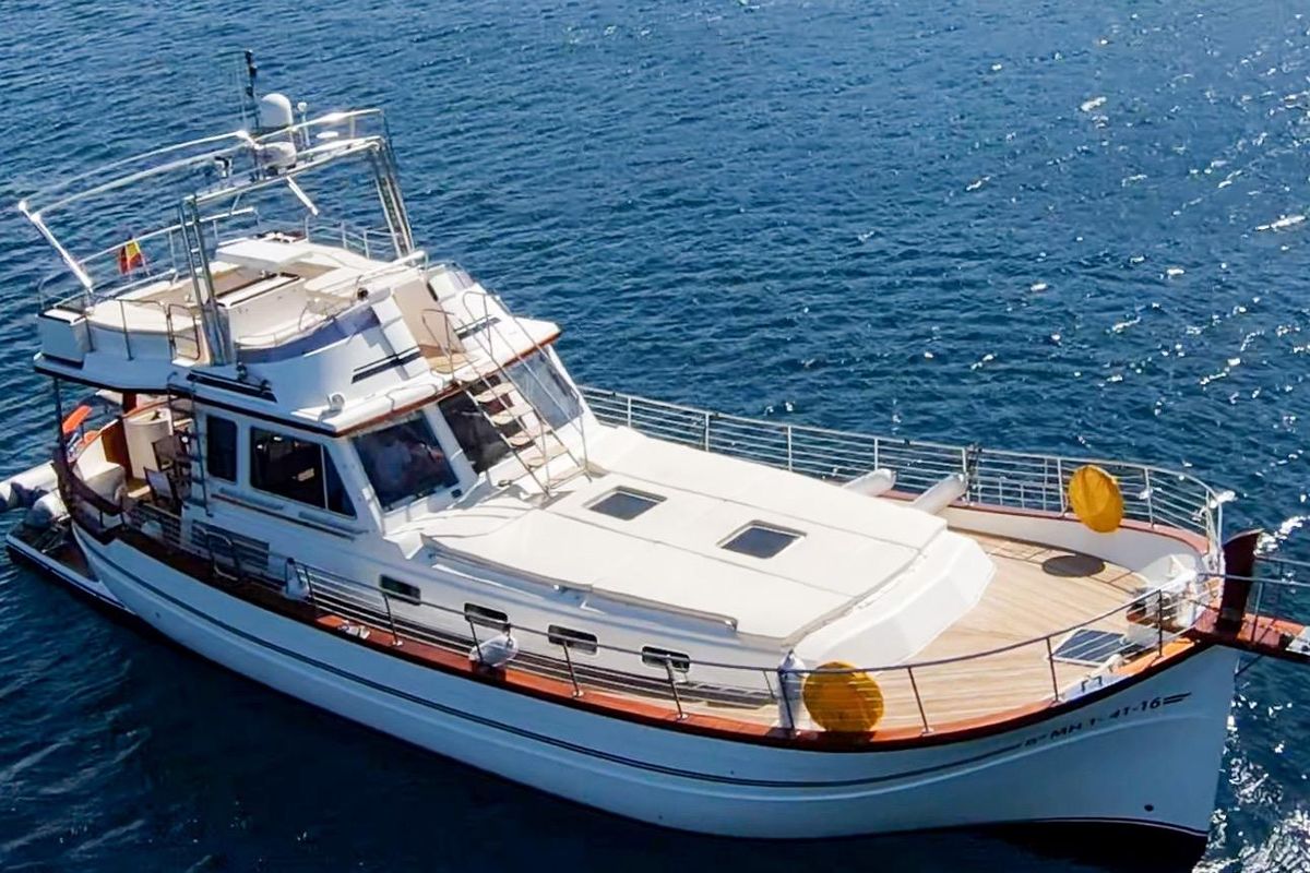 2005 Menorquin 59 