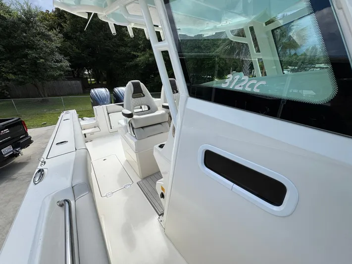  Yacht Photos Pics 2023 Sailfish 312 CC boat interior with seating and console view.