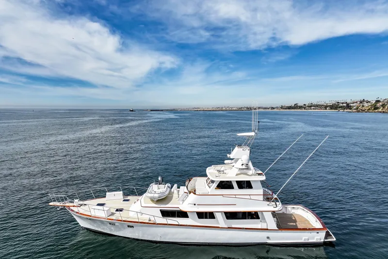 Amakua Yacht Photos Pics 1970 Hargrave Yachtfisher cruising on open sea under clear blue sky.