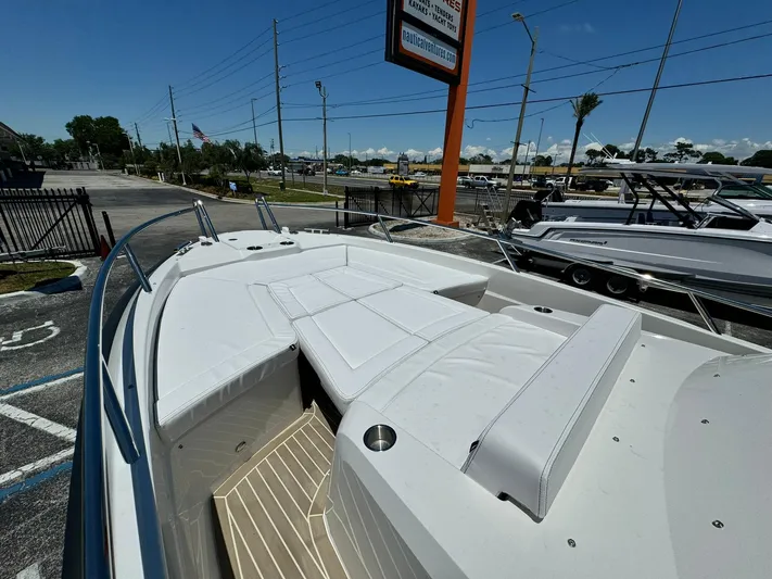  Yacht Photos Pics 2024 Windy SR28 CC boat with spacious deck and comfortable seating.