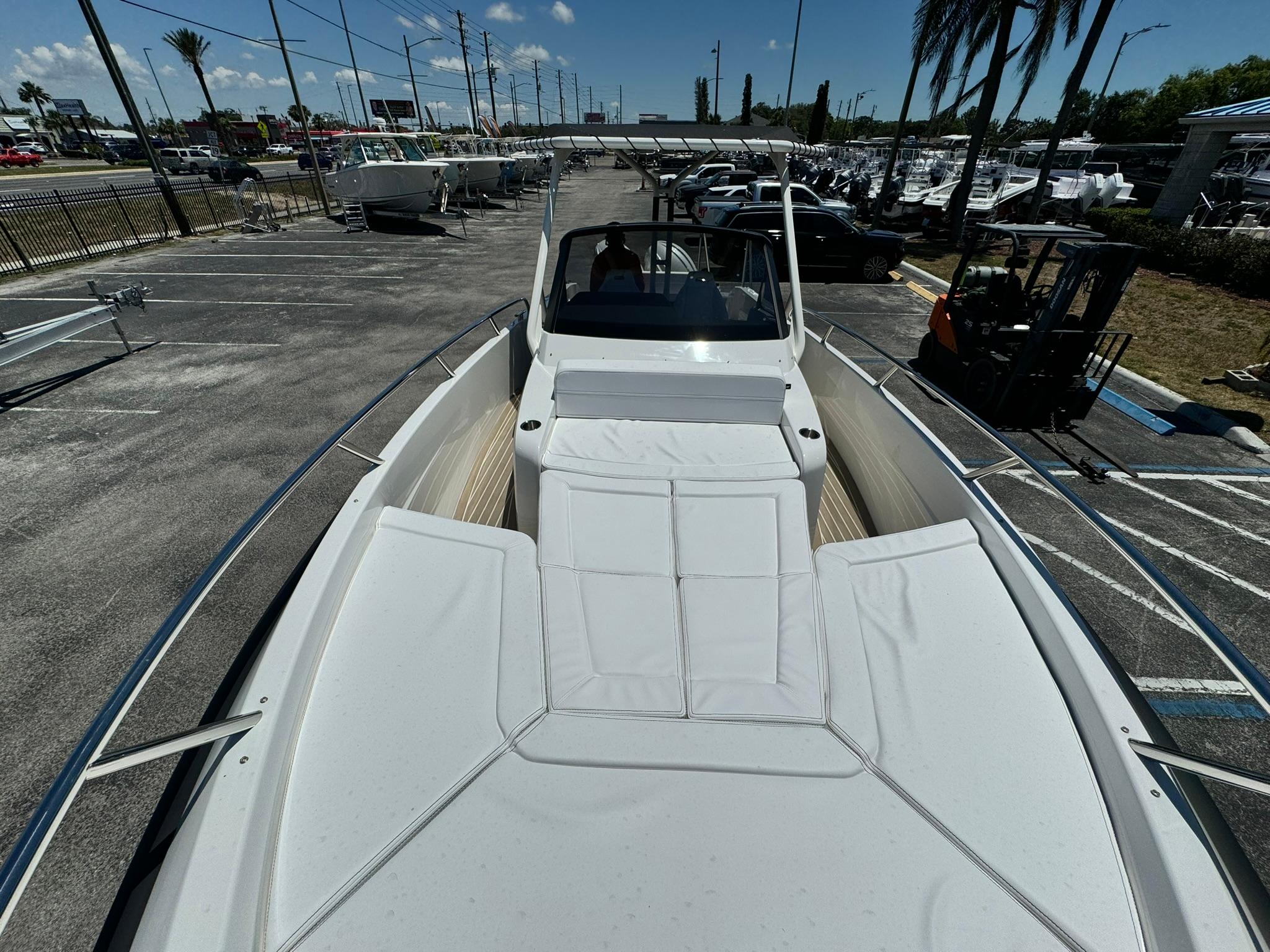2024 Windy SR28 CC boat with spacious deck and seating in a marina.