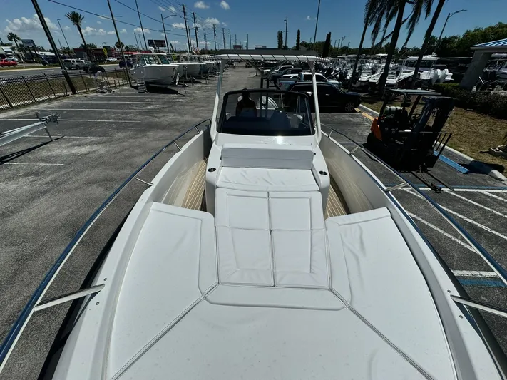  Yacht Photos Pics 2024 Windy SR28 CC boat with spacious deck and seating in a marina.