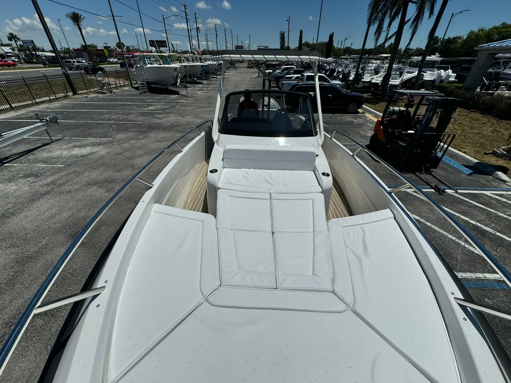 2024 Windy SR28 CC boat with spacious deck and seating in a marina.