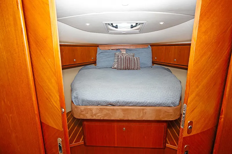 Ciao Bella Yacht Photos Pics 2007 Tiara Yachts 3900 Sovran cabin with bed, wooden interior, and overhead hatch.