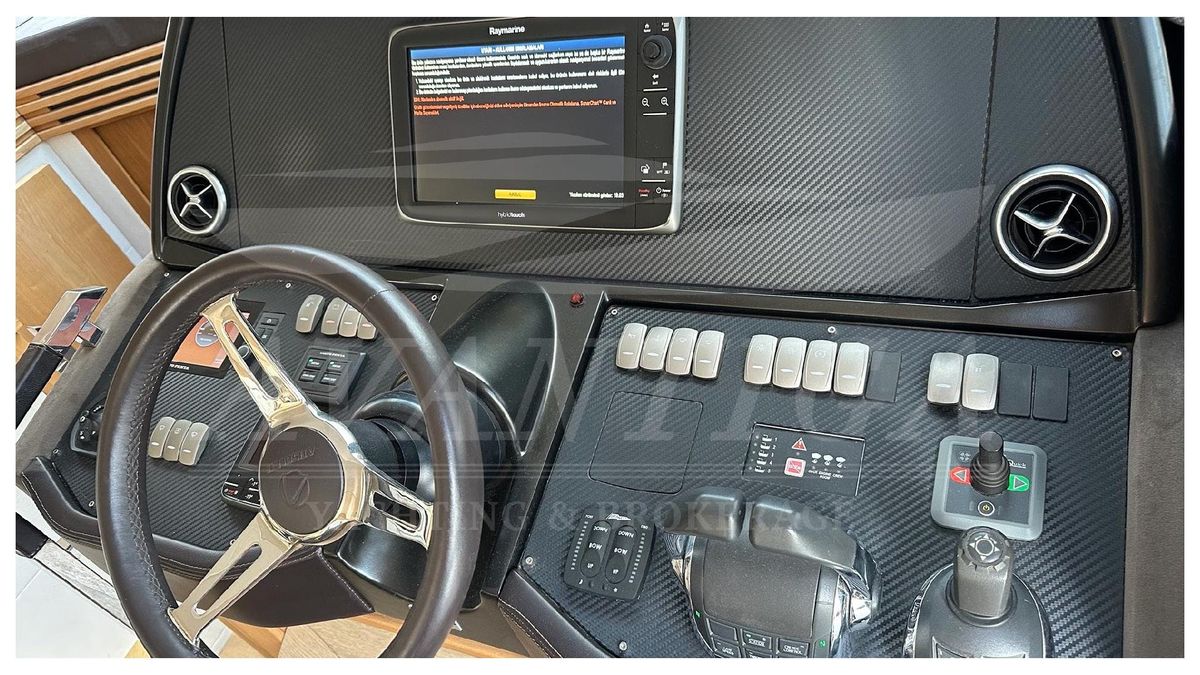 2014 Absolute 52 