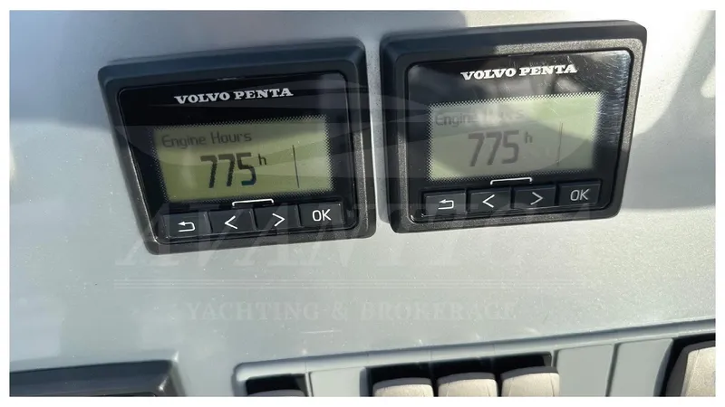  Yacht Photos Pics Volvo Penta engine hour meters showing 775 hours on Absolute 52 FLY, 2014 model.