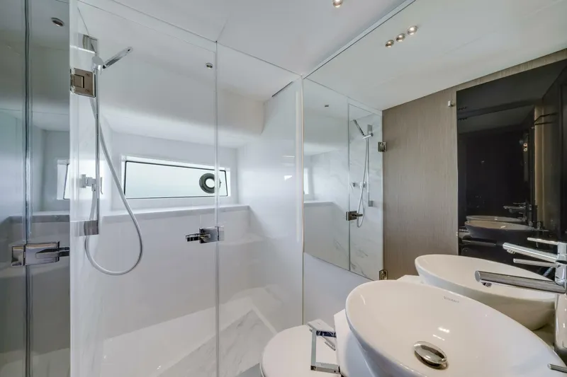  Yacht Photos Pics 2023 Sunseeker Superhawk 55 - Image 46