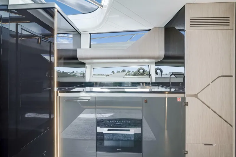  Yacht Photos Pics 2023 Sunseeker Superhawk 55 - Image 39