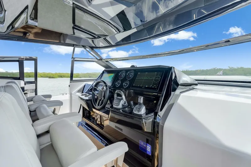  Yacht Photos Pics 2023 Sunseeker Superhawk 55 - Image 32