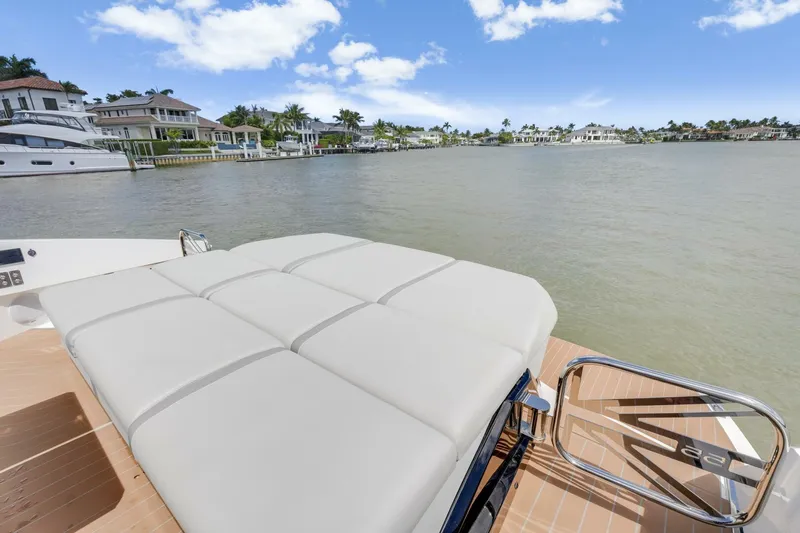  Yacht Photos Pics 2023 Sunseeker Superhawk 55 - Image 18