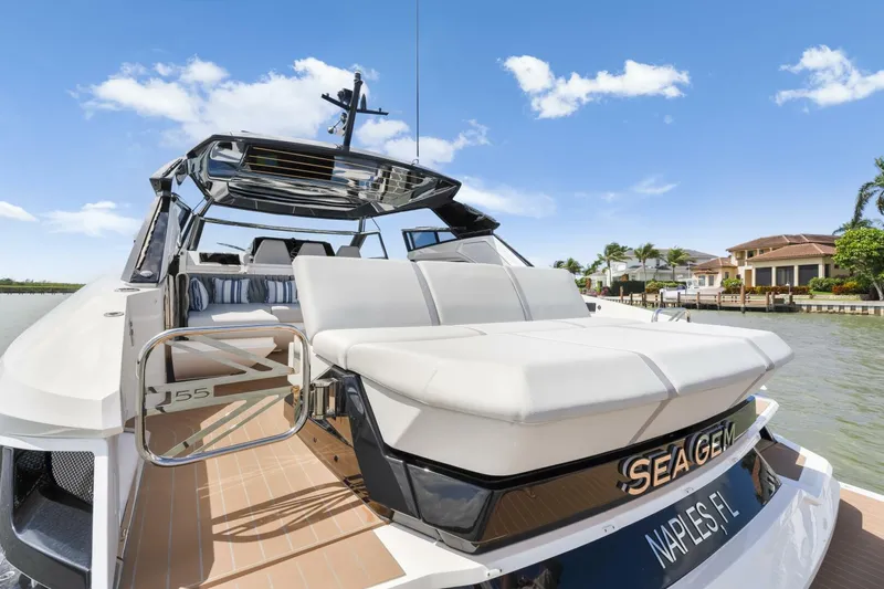  Yacht Photos Pics 2023 Sunseeker Superhawk 55 - Image 17