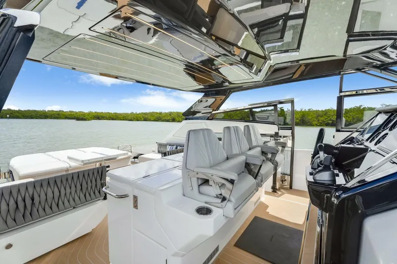  Yacht Photos Pics 2023 Sunseeker Superhawk 55 - Image 31