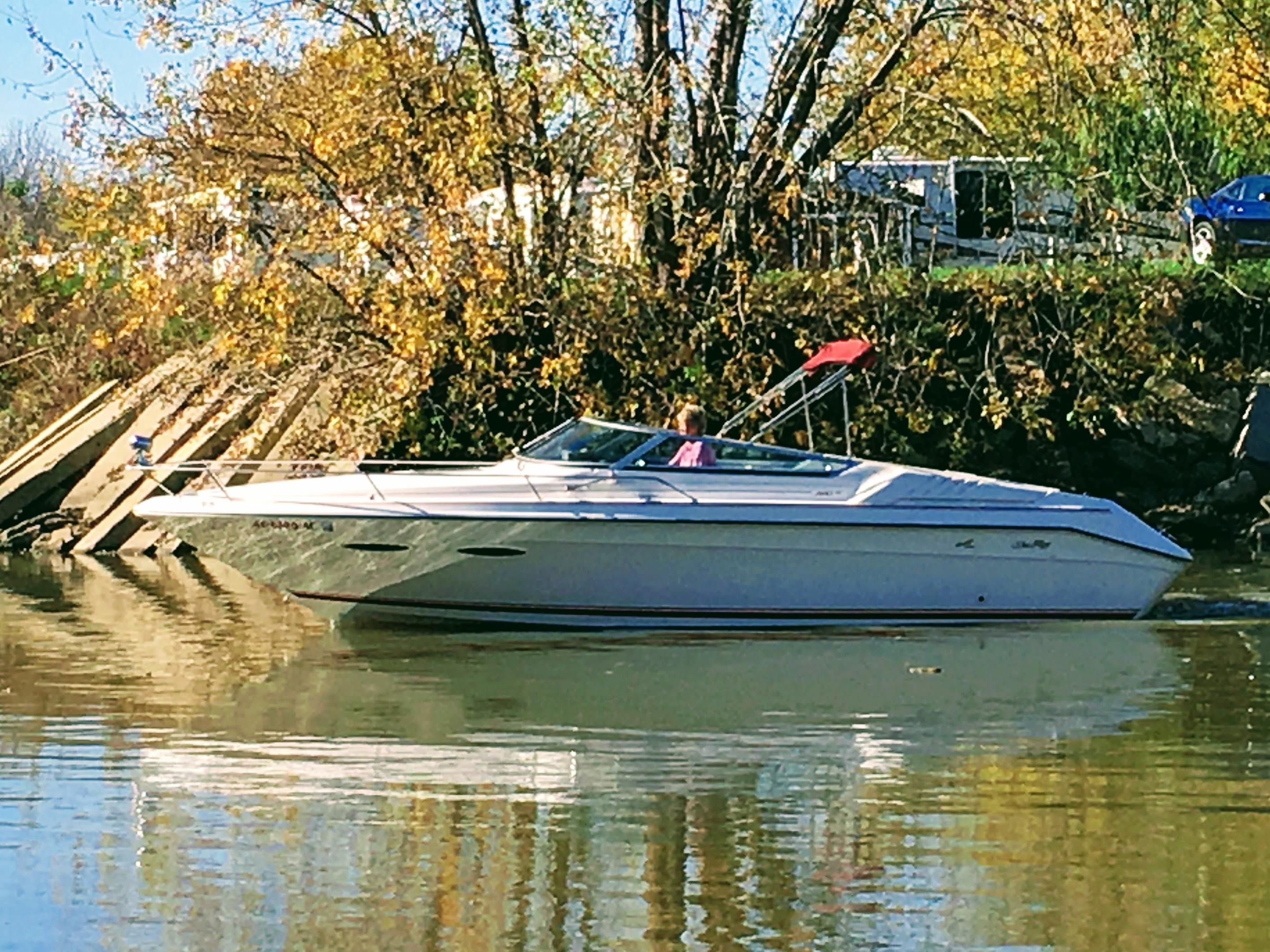 1990 Sea Ray 260 Cuddy Cabin Cuddy Cabin for sale - YachtWorld