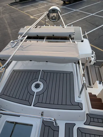  Yacht Photos Pics 2022 Cutwater C-32 CB boat deck with modern design and spacious layout.
