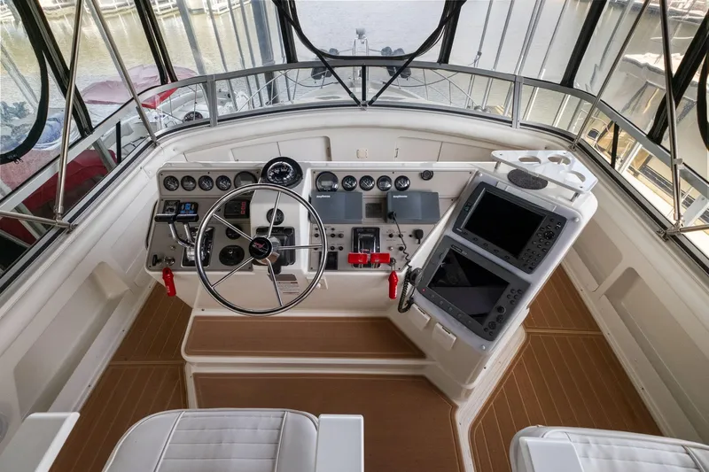 Starship Yacht Photos Pics 1996 Carver 440 Aft Cabin Motor Yacht helm with steering wheel and navigation instruments.