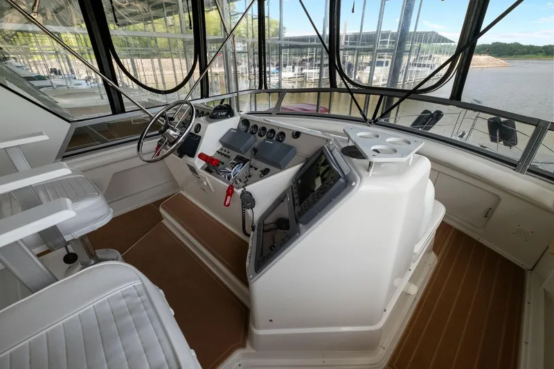 Starship Yacht Photos Pics 1996 Carver 440 Aft Cabin Motor Yacht helm with modern controls and panoramic windows.