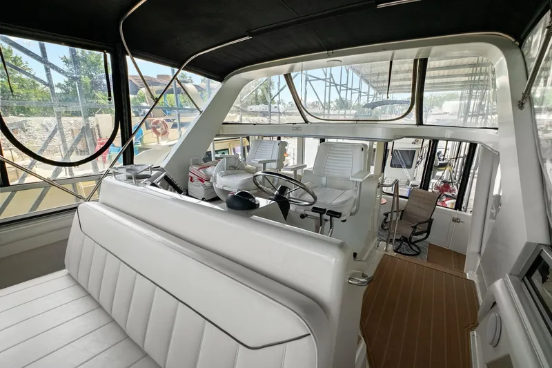 Starship Yacht Photos Pics Interior of 1996 Carver 440 Aft Cabin Motor Yacht with helm and seating area.