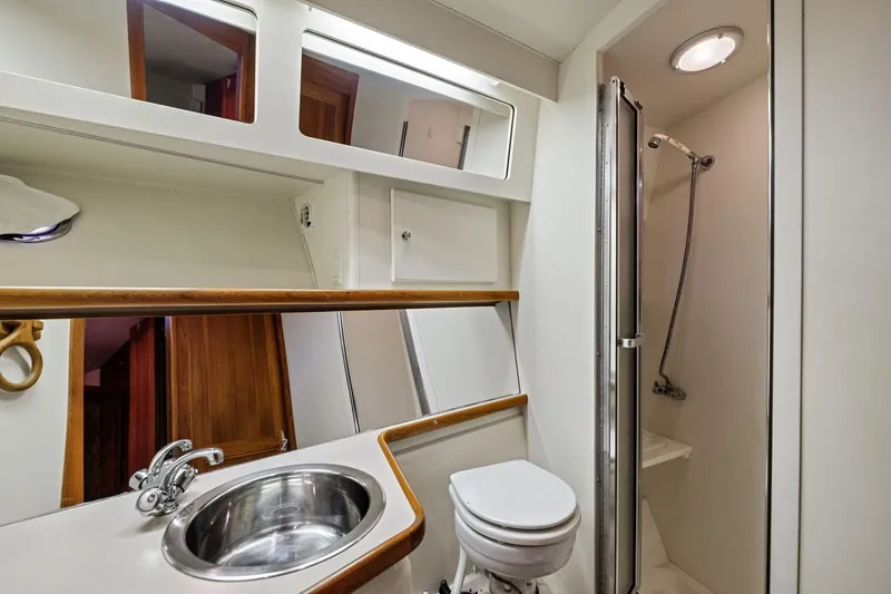 Starship Yacht Photos Pics Bathroom interior of 1996 Carver 440 Aft Cabin Motor Yacht with shower and sink.