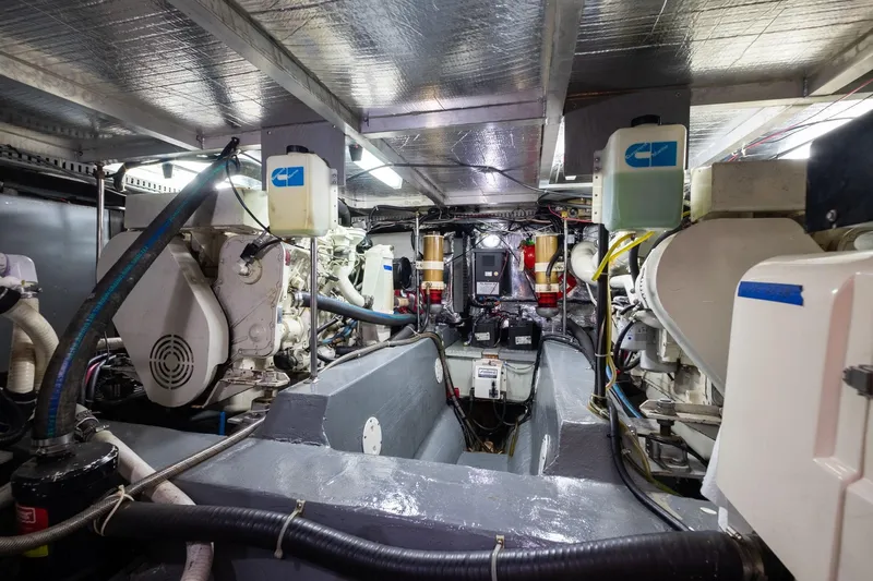 Starship Yacht Photos Pics Engine room of a 1996 Carver 440 Aft Cabin Motor Yacht, showcasing machinery and equipment.