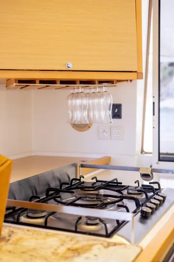 Cascadia 2 Yacht Photos Pics 