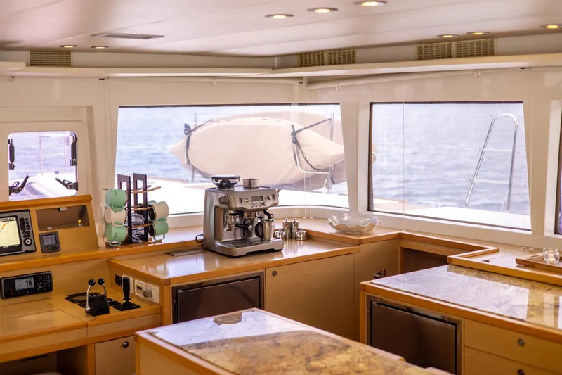 Cascadia 2 Yacht Photos Pics 