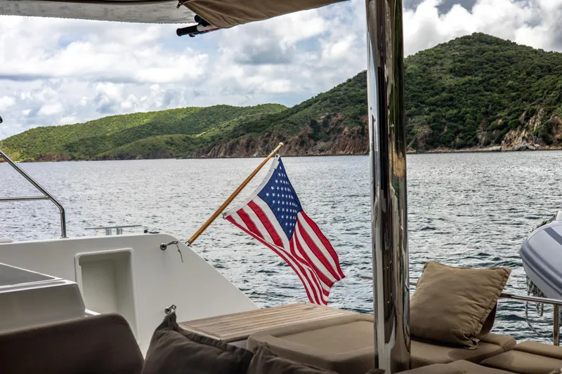 Cascadia 2 Yacht Photos Pics 