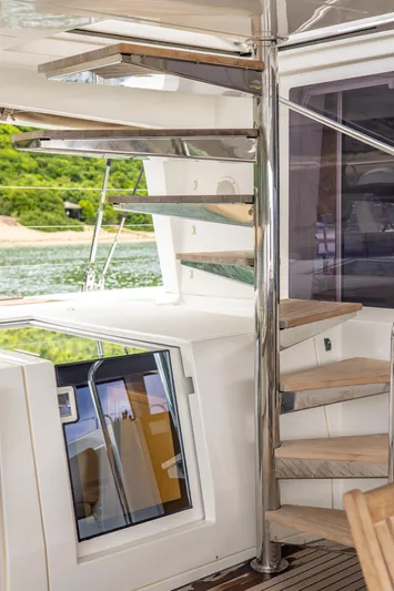 Cascadia 2 Yacht Photos Pics 