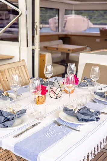 Cascadia 2 Yacht Photos Pics 