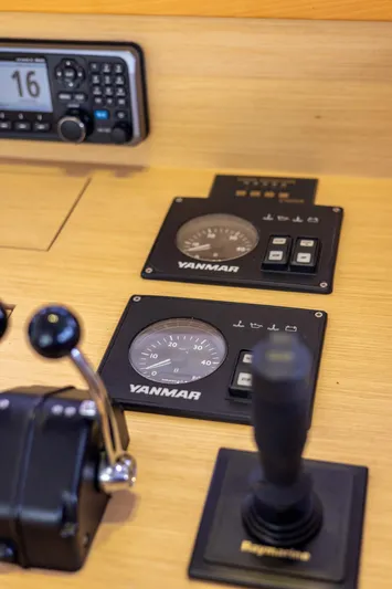 Cascadia 2 Yacht Photos Pics 