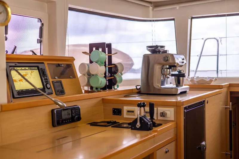 Cascadia 2 Yacht Photos Pics 