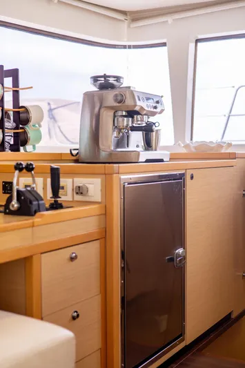 Cascadia 2 Yacht Photos Pics 