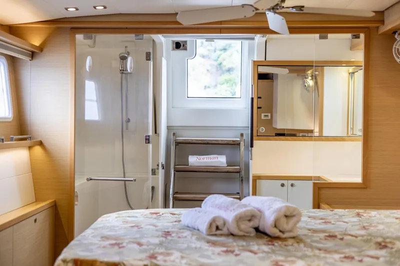 Cascadia 2 Yacht Photos Pics 