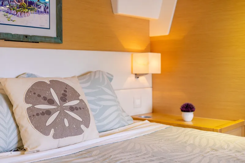 Cascadia 2 Yacht Photos Pics 