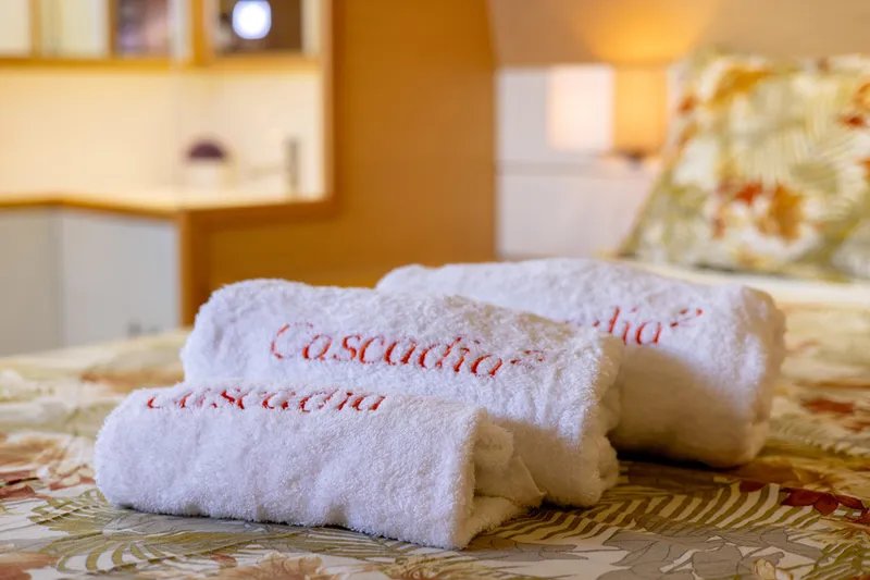 Cascadia 2 Yacht Photos Pics 