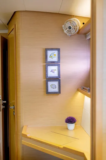 Cascadia 2 Yacht Photos Pics 