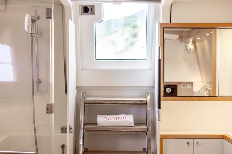 Cascadia 2 Yacht Photos Pics 