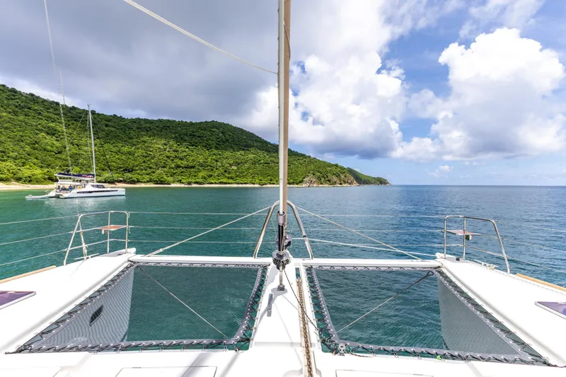 Cascadia 2 Yacht Photos Pics 