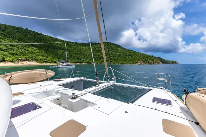 Cascadia 2 Yacht Photos Pics 